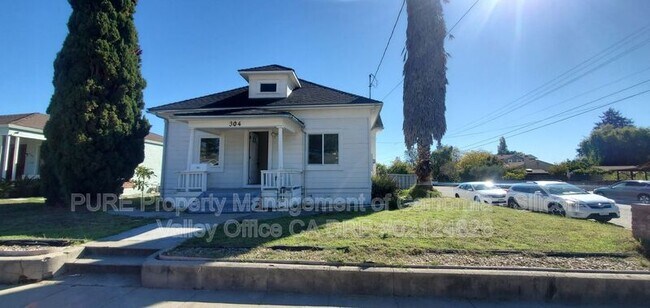 Primary Photo - 304 Stanford Ave