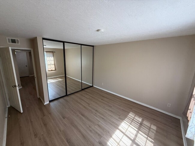 Building Photo - Amazing South Pasadena Condo in Prime Location!