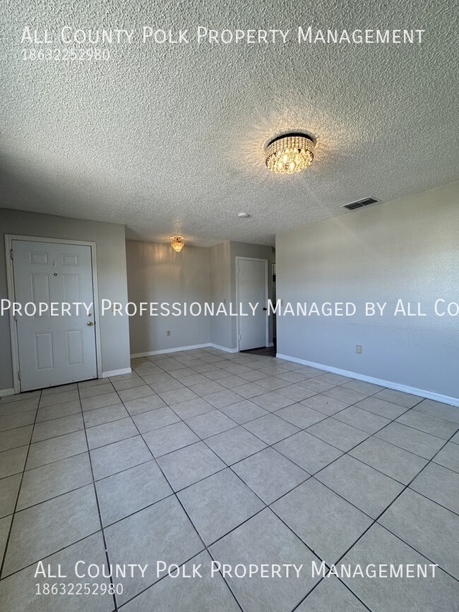 Building Photo - Nice 2 Bedroom Duplex For Rent in Lakeland