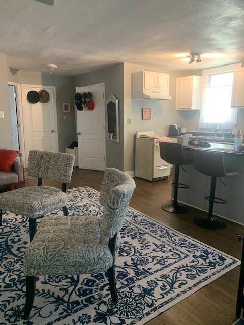 Building Photo - 6638 Broadmoor Rd