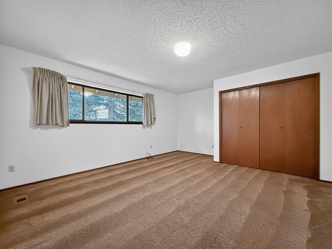 Building Photo - 5333 134th Ave SE