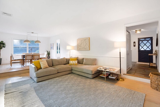 Building Photo - 450 Eastward Ct