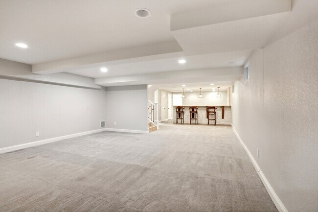 Building Photo - 175 S Jasmine St