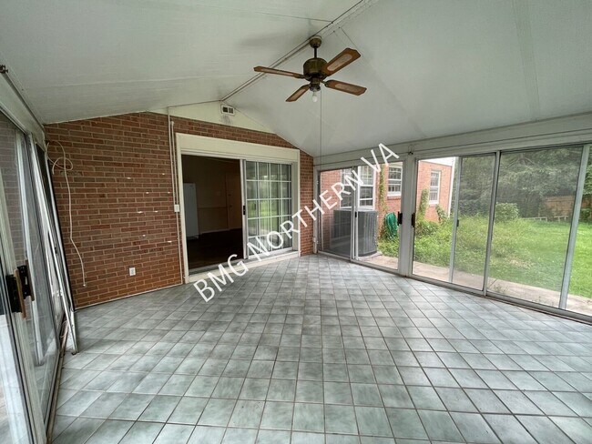 Building Photo - 7905 Lewinsville Rd