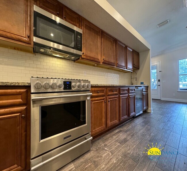 Building Photo - Prime Location: 4 Bedroom Home in Elliot Point Neighborhood, Fort Walton Beach!