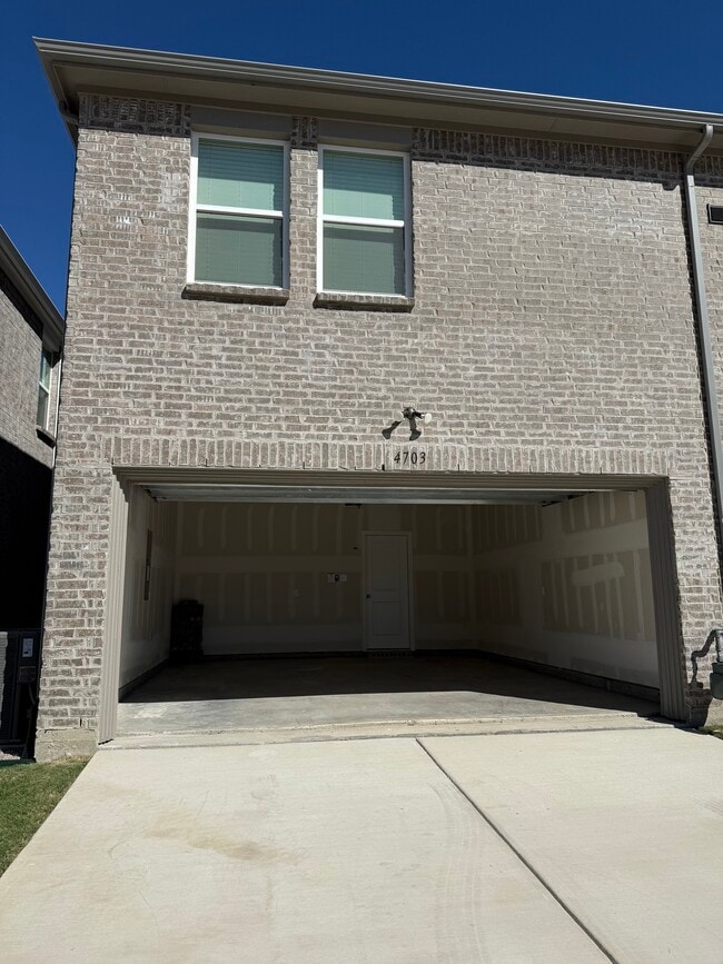 Building Photo - 4703 Stirring Pathway