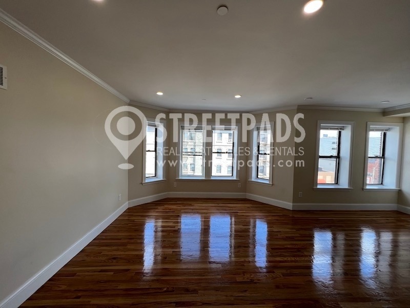 Building Photo - 201 Harvard Ave