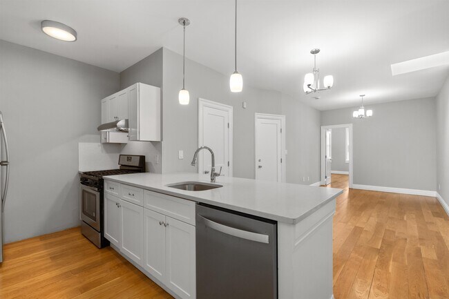 Building Photo - 29 Milton Ave