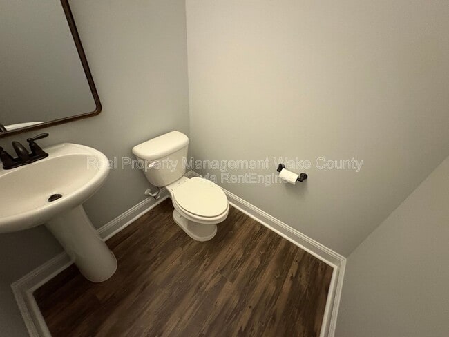 Building Photo - 1664 Highpoint St