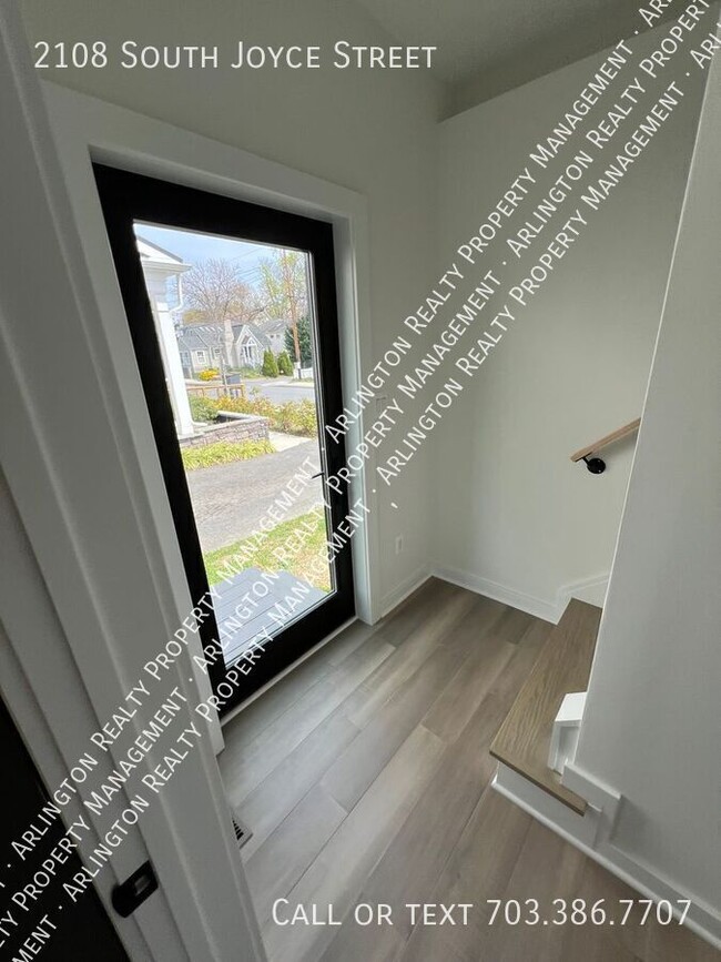 Building Photo - 2108 S Joyce St