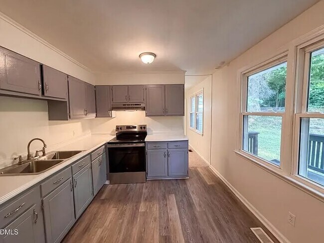 Building Photo - 416 Robin Hood Dr