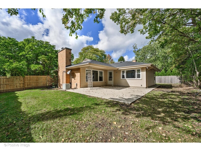 Building Photo - 335 Brookside Ln