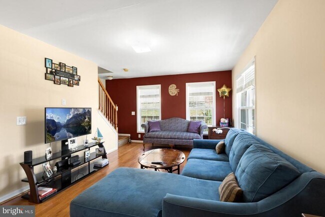Building Photo - 2683 Edgemont St