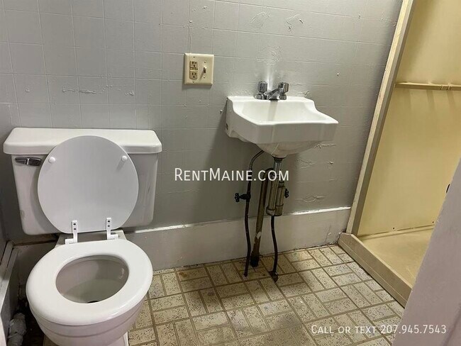 Building Photo - 53 Parker St