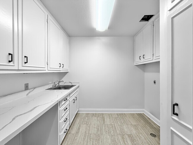 Building Photo - Charming 4 beds 4 baths in Austin!