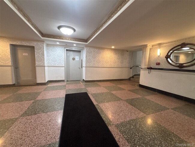 Building Photo - 50 S Middle Neck Rd