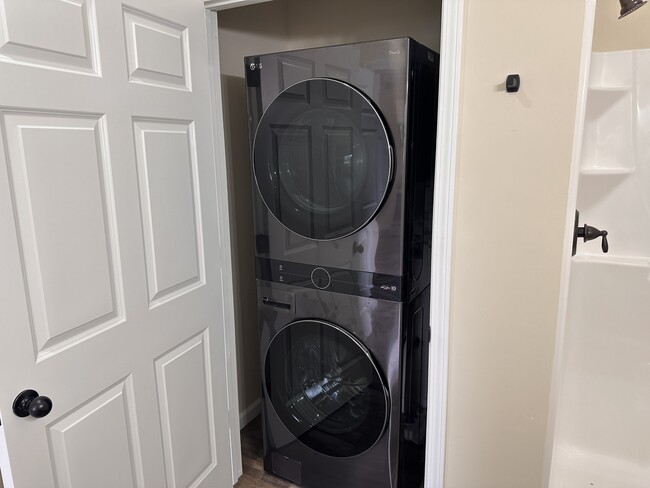 Building Photo - 330 Davis St