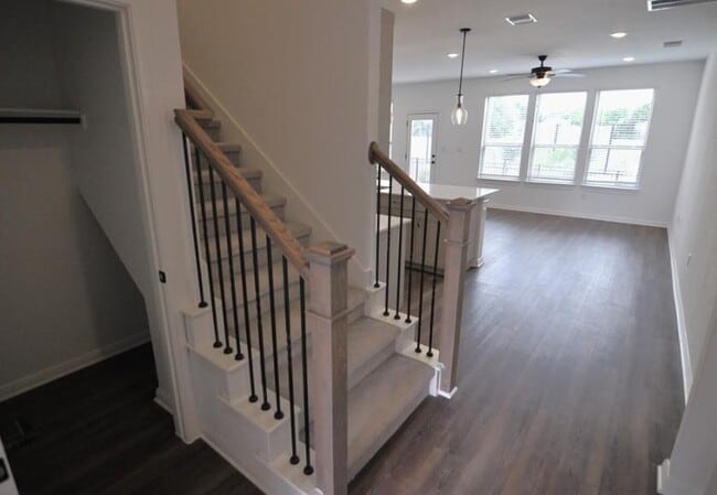 Building Photo - 2725 Woodall Dr
