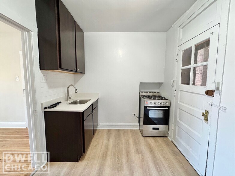 Building Photo - 3302 W Schubert Ave