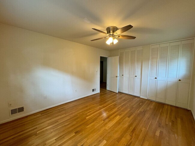Building Photo - Spacious 4 Bed 3 Bath Home With Fully Fenc...
