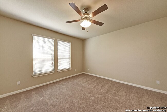 Building Photo - 3 Bed 2.5 Bath