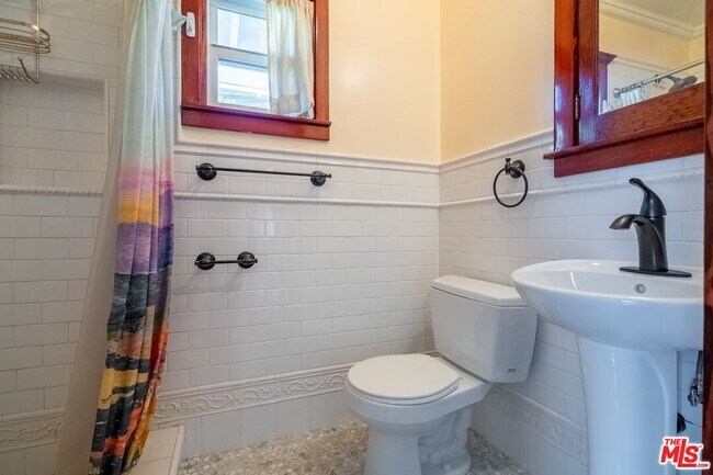 Building Photo - 4253 Fountain Ave