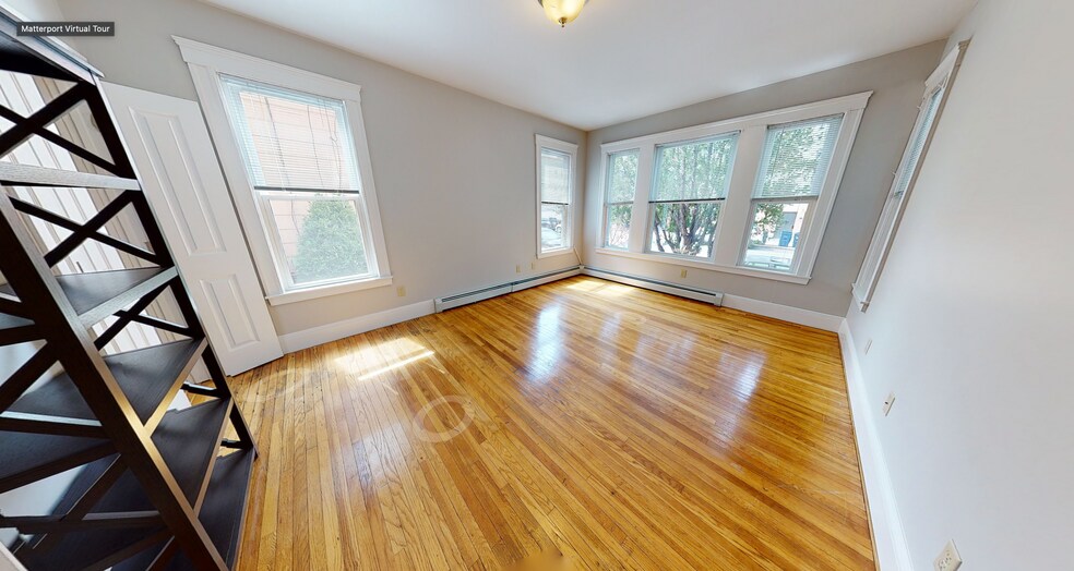 Primary Photo - 9 Beacon St