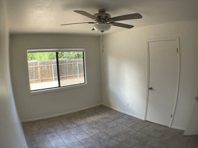 Building Photo - 3 Bedroom Home in Smokerise | Single-Level Living + Natural Light