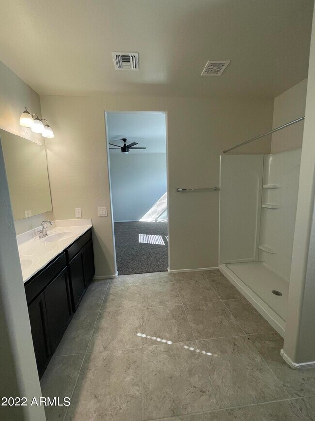 Building Photo - 36597 W Santa Clara Ave