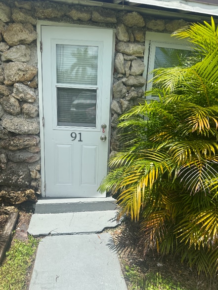 Primary Photo - 1064 N Tamiami Trl