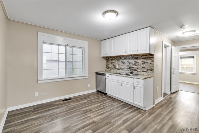 Building Photo - 114 Sawyer Ave