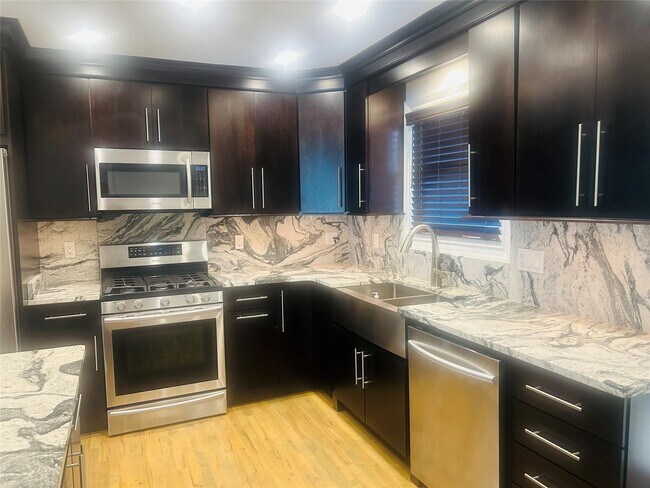 Building Photo - 113 Alicia Dr