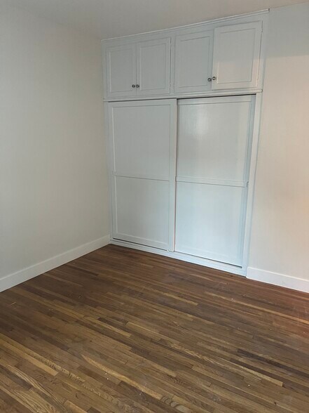 Building Photo - 6431 W 86th Plz