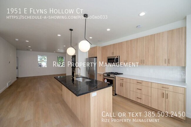Building Photo - 1951 Flyns Hollow Ct