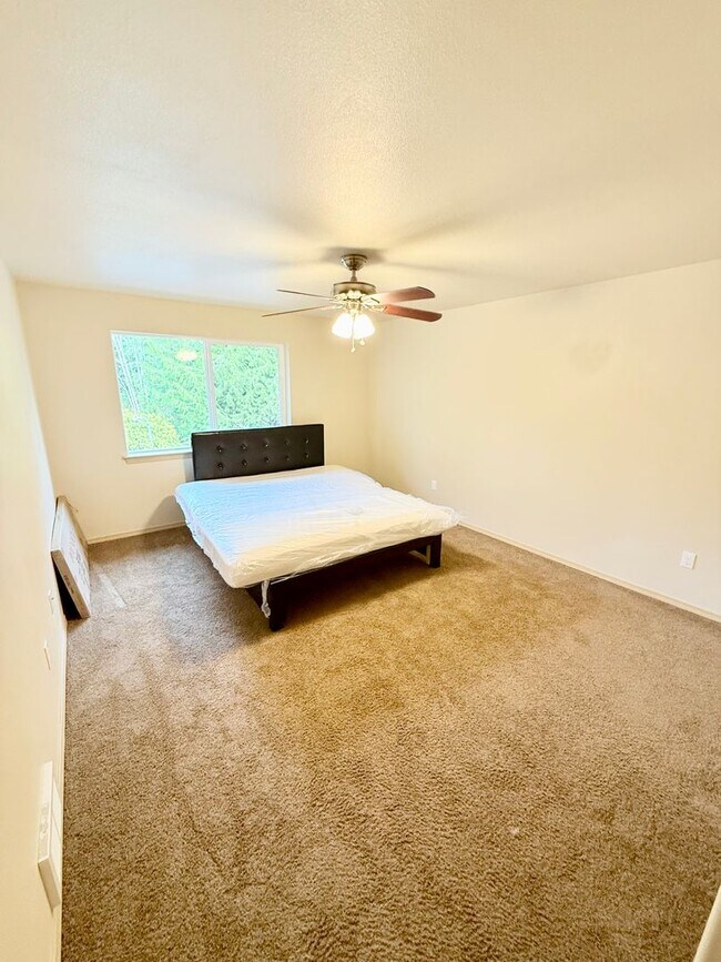 Building Photo - Beautiful house in Maple View Meadows.