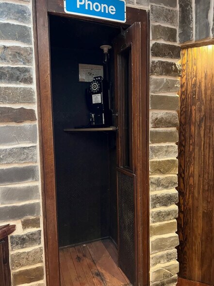 Building Photo - 1906 Almand Dr