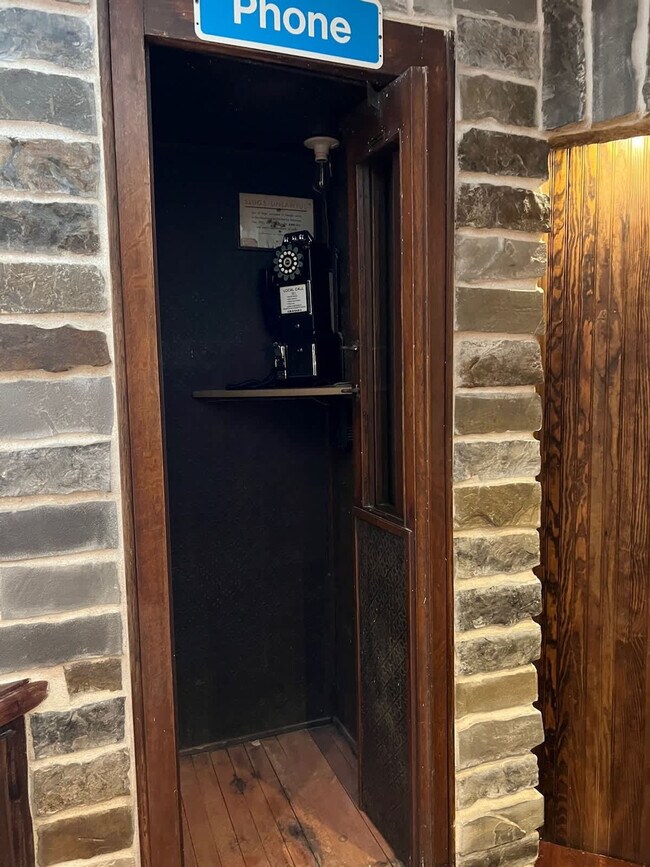 Building Photo - 1906 Almand Dr