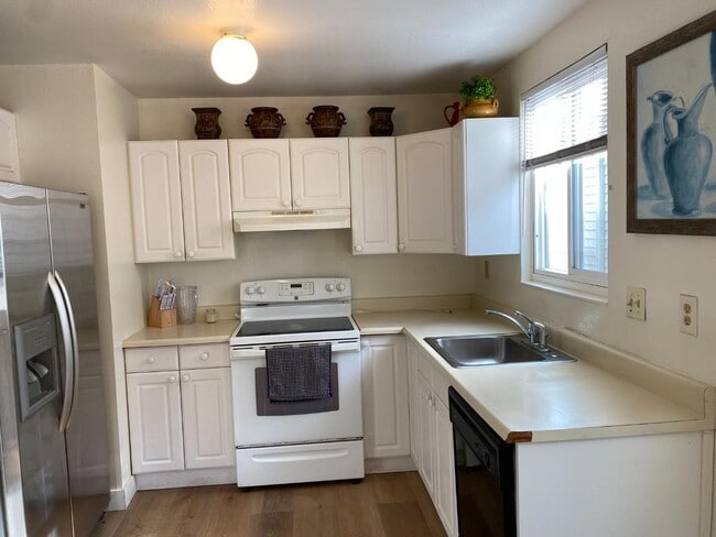 Building Photo - 81 Camelot Ct