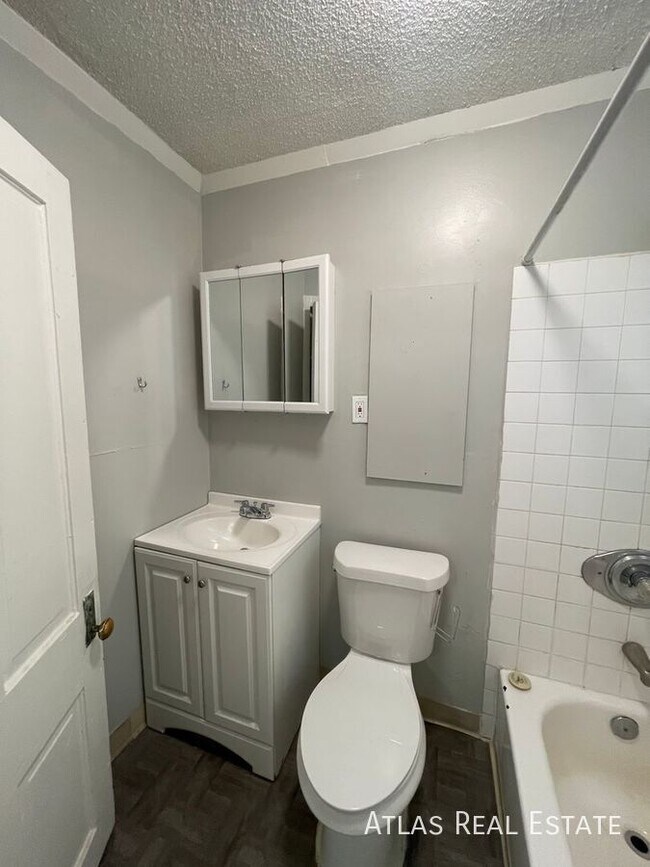 Building Photo - 616 N Weber St