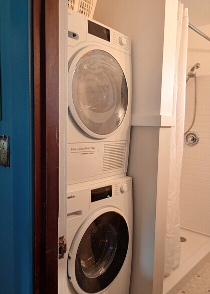 Building Photo - 1209 32nd St