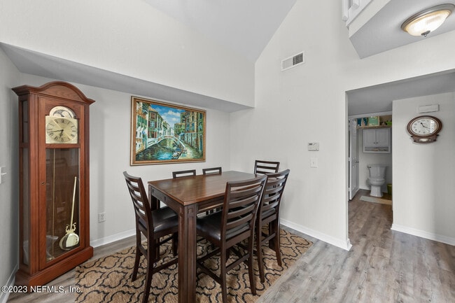 Building Photo - 13703 Richmond Park Dr N