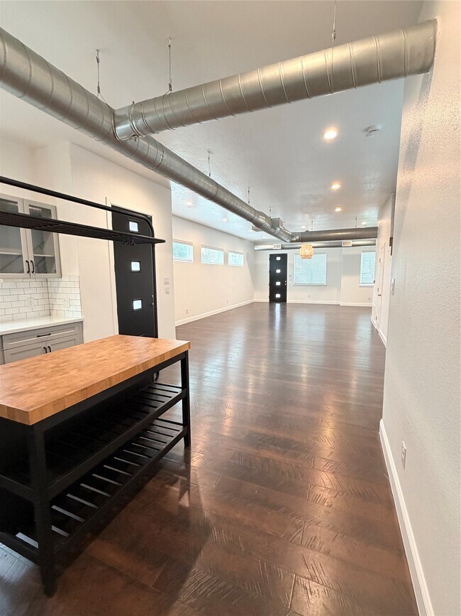 Building Photo - 202 N York St