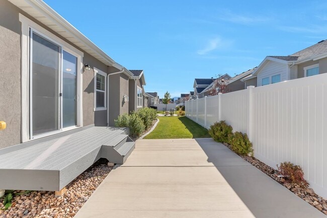 Building Photo - LEHI HOUSE W ATTACHED 2 CAR, LANDSCAPING &...