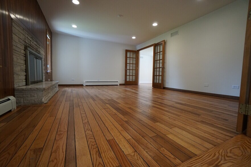 Building Photo - 28W383 Behrs Circle Dr S