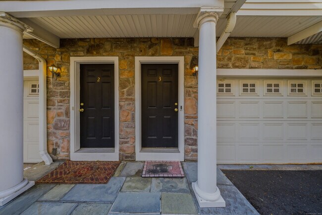 Building Photo - 1707 Summer St