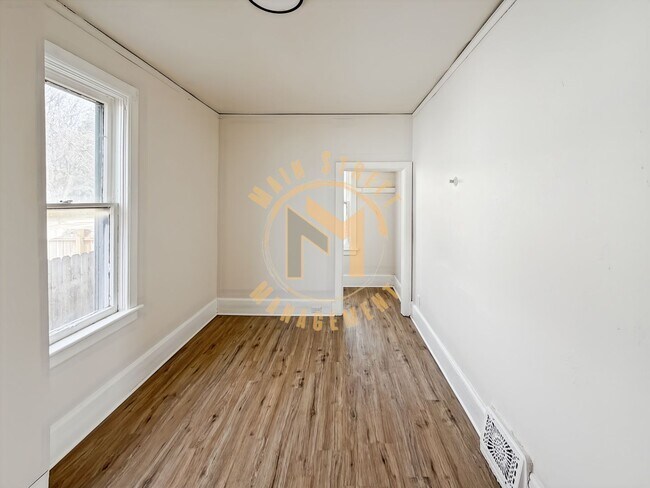 Building Photo - 1614 N 12th St