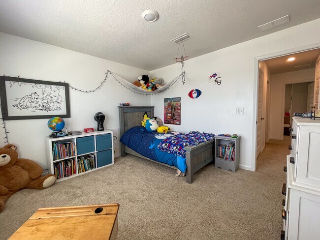 Building Photo - 5695 Guinevere Ln