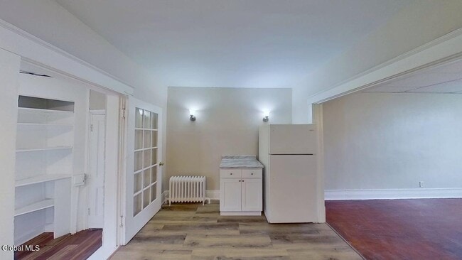 Building Photo - 566 Park Ave