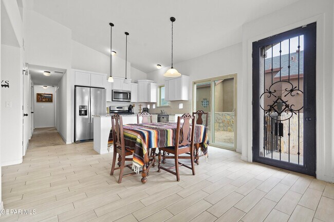 Building Photo - 14761 Mike a Mendoza Ave