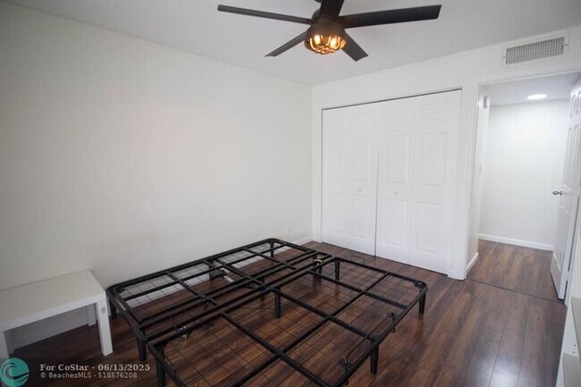 Building Photo - 2316 S Cypress Bend Dr
